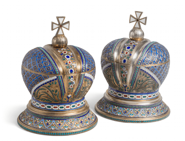 Caskets in the shape of crowns