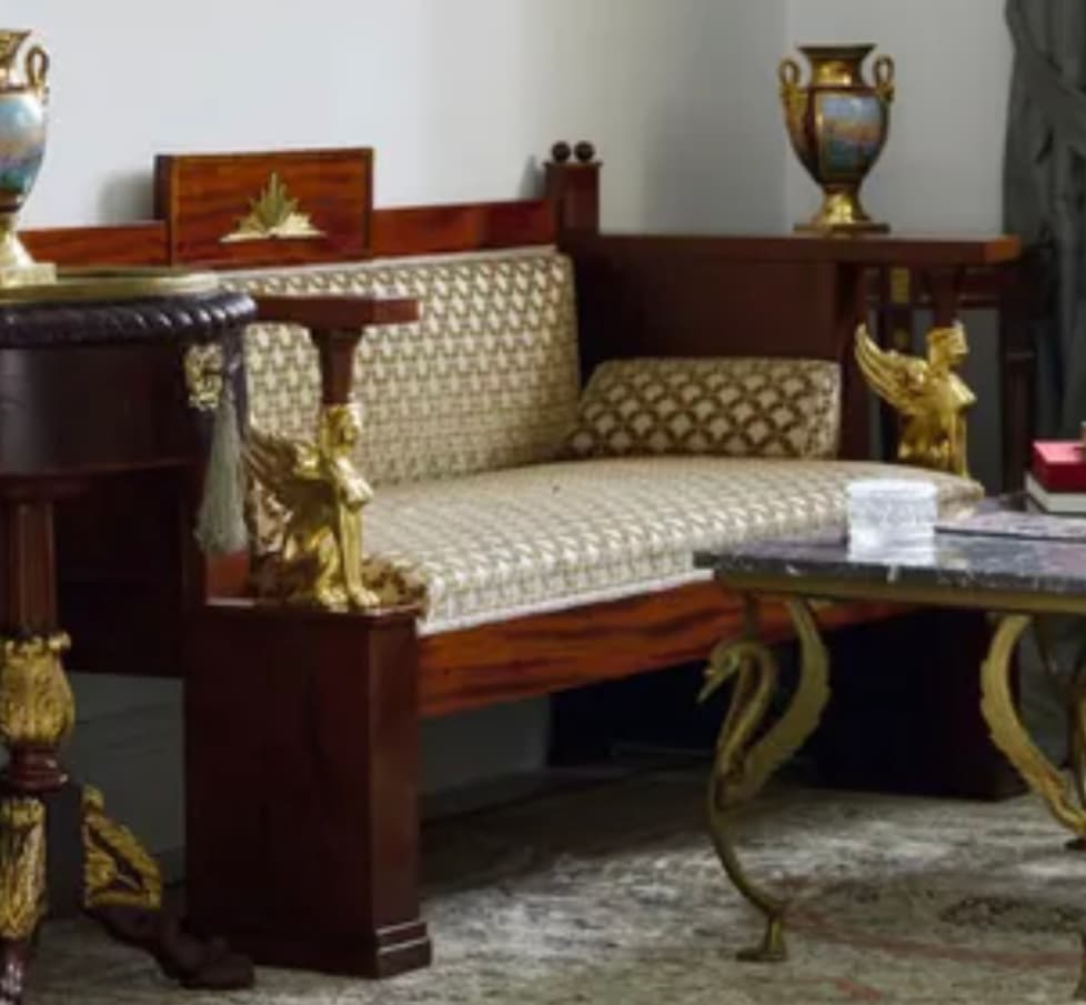 Ампірний диван